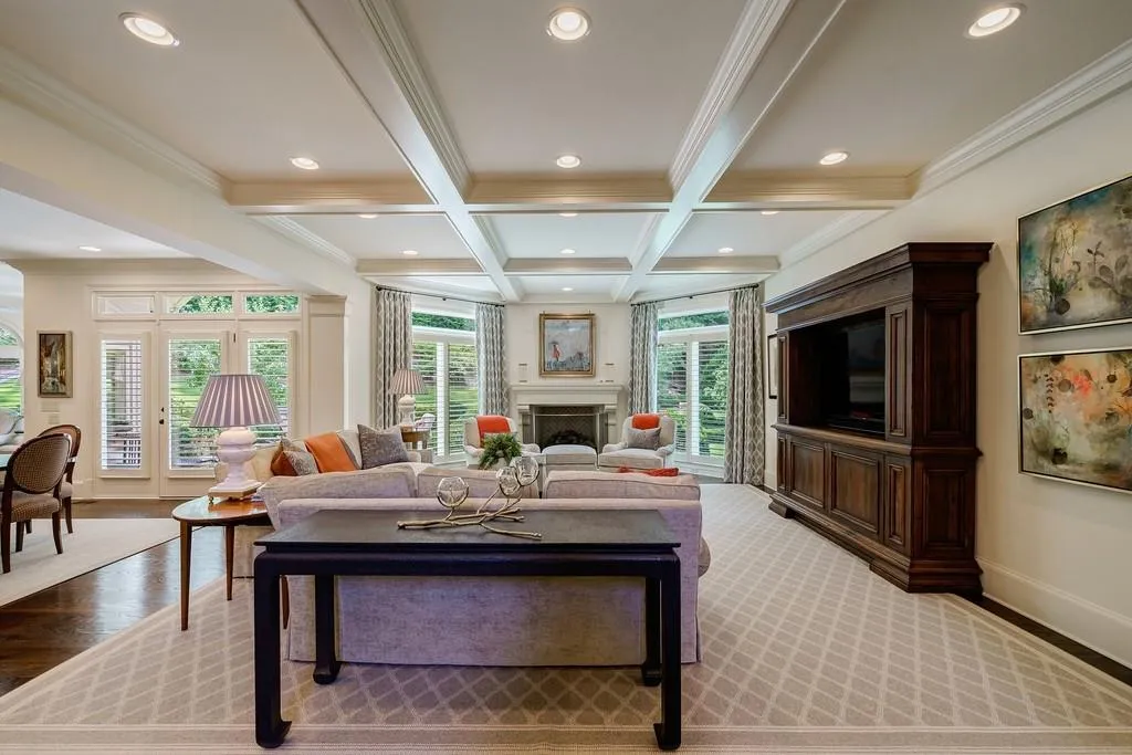 100 E Chambord Drive Nw, Atlanta, Georgia 30327, 5 Bedrooms Bedrooms, ,6 BathroomsBathrooms,Residential,Sold,100 E Chambord Drive Nw,7255430