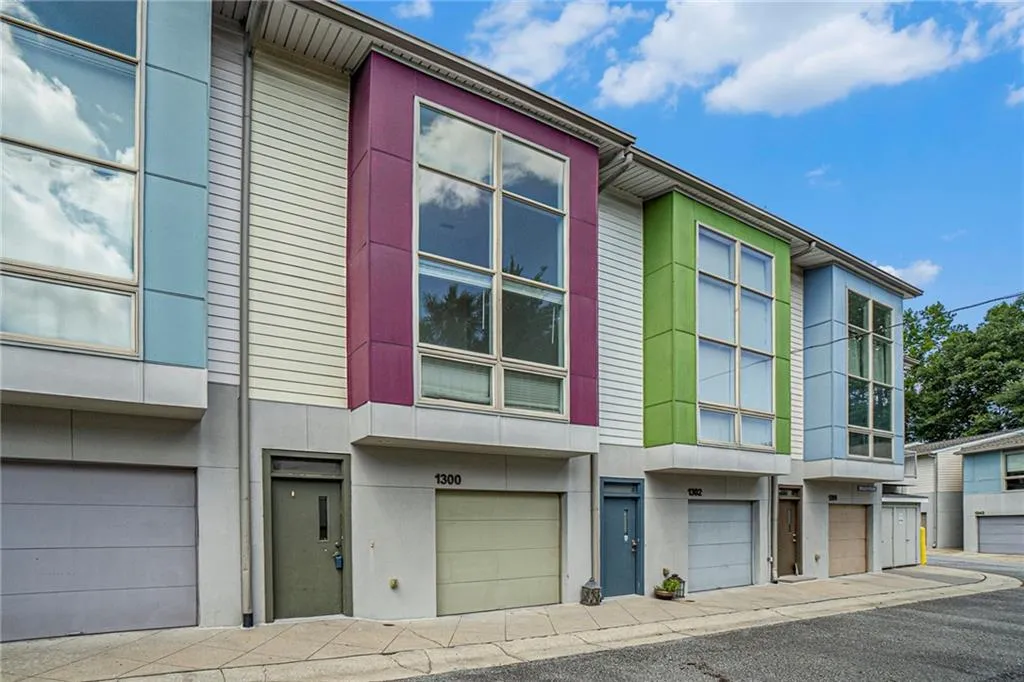 1300 Noguchi Mews Nw, Atlanta, Georgia 30318, 2 Bedrooms Bedrooms, ,2 BathroomsBathrooms,Residential,Sold,1300 Noguchi Mews Nw,7622020