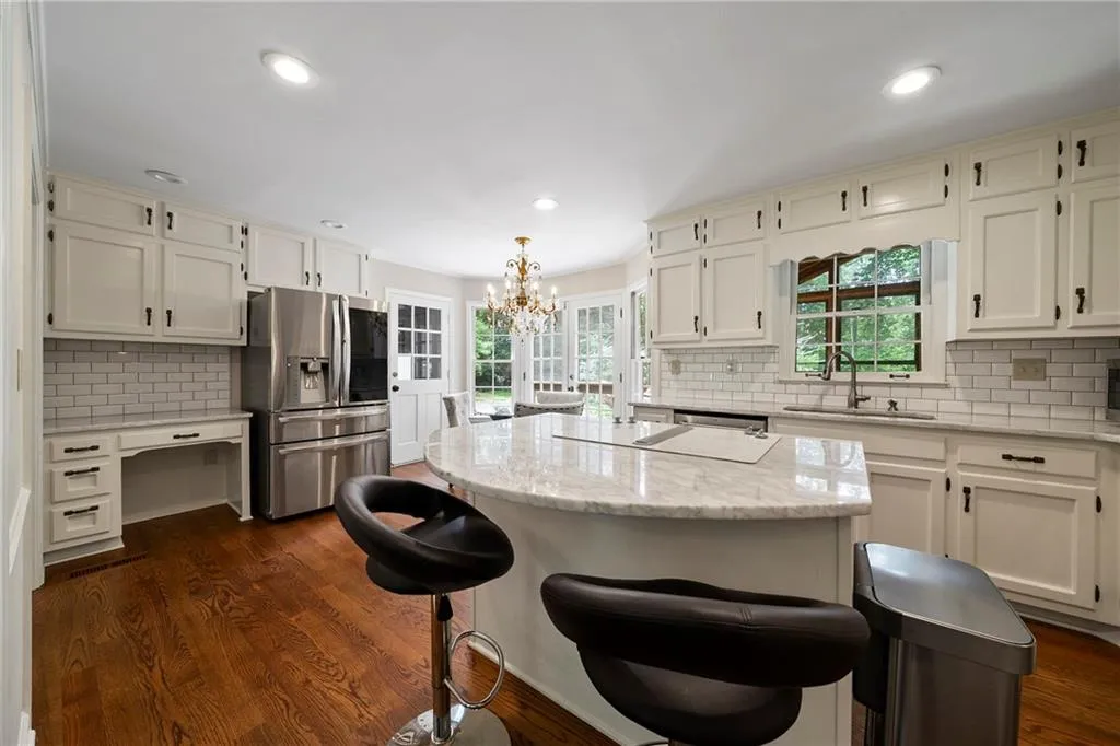 1640 Chevron Way, Sandy Springs, Georgia 30350, 4 Bedrooms Bedrooms, ,3 BathroomsBathrooms,Residential,Sold,1640 Chevron Way,6774319