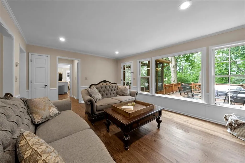 1640 Chevron Way, Sandy Springs, Georgia 30350, 4 Bedrooms Bedrooms, ,3 BathroomsBathrooms,Residential,Sold,1640 Chevron Way,6774319