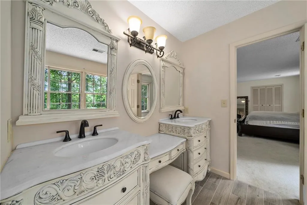 1640 Chevron Way, Sandy Springs, Georgia 30350, 4 Bedrooms Bedrooms, ,3 BathroomsBathrooms,Residential,Sold,1640 Chevron Way,6774319