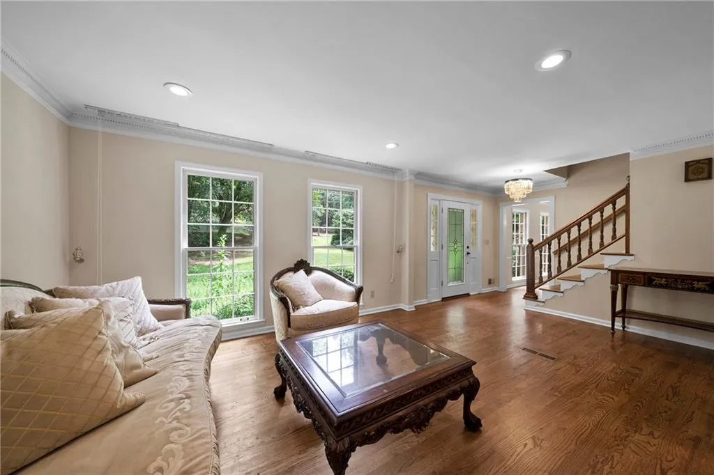 1640 Chevron Way, Sandy Springs, Georgia 30350, 4 Bedrooms Bedrooms, ,3 BathroomsBathrooms,Residential,Sold,1640 Chevron Way,6774319