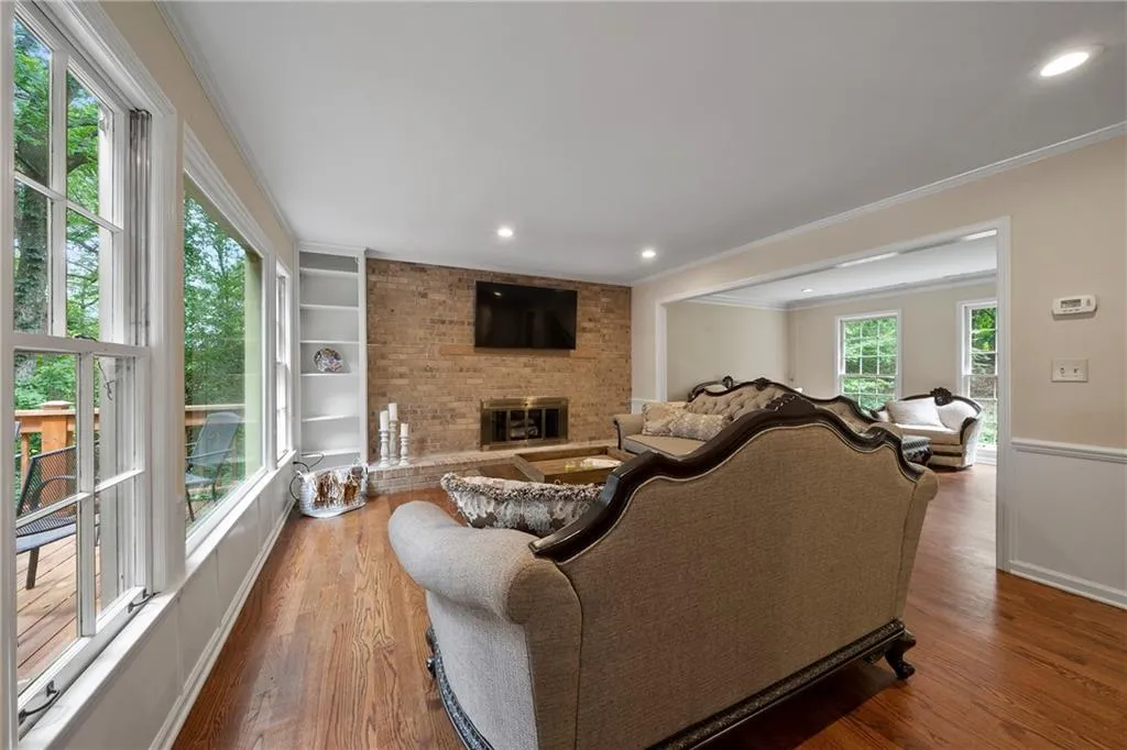 1640 Chevron Way, Sandy Springs, Georgia 30350, 4 Bedrooms Bedrooms, ,3 BathroomsBathrooms,Residential,Sold,1640 Chevron Way,6774319