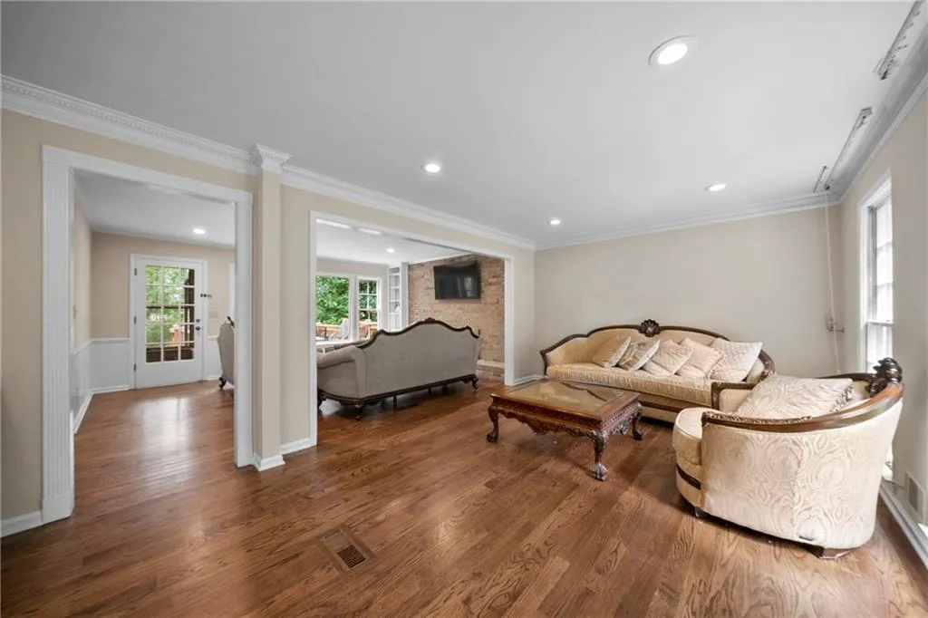 1640 Chevron Way, Sandy Springs, Georgia 30350, 4 Bedrooms Bedrooms, ,3 BathroomsBathrooms,Residential,Sold,1640 Chevron Way,6774319