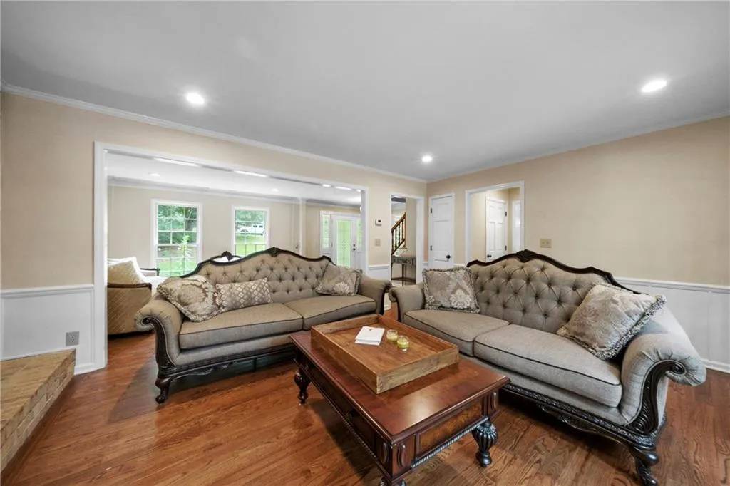 1640 Chevron Way, Sandy Springs, Georgia 30350, 4 Bedrooms Bedrooms, ,3 BathroomsBathrooms,Residential,Sold,1640 Chevron Way,6774319