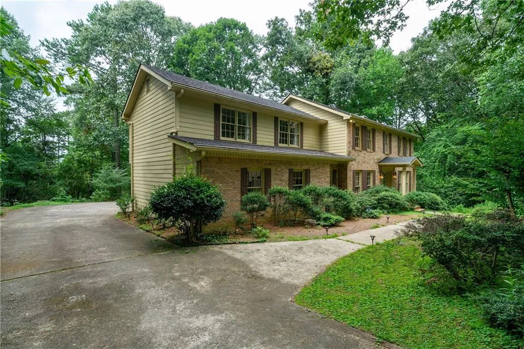 1640 Chevron Way, Sandy Springs, Georgia 30350, 4 Bedrooms Bedrooms, ,3 BathroomsBathrooms,Residential,Sold,1640 Chevron Way,6774319