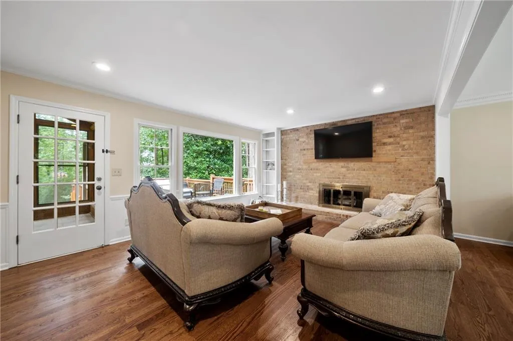 1640 Chevron Way, Sandy Springs, Georgia 30350, 4 Bedrooms Bedrooms, ,3 BathroomsBathrooms,Residential,Sold,1640 Chevron Way,6774319