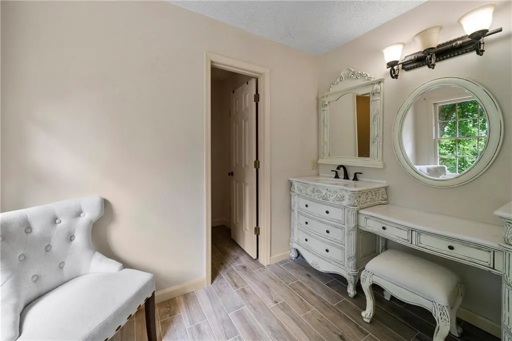 1640 Chevron Way, Sandy Springs, Georgia 30350, 4 Bedrooms Bedrooms, ,3 BathroomsBathrooms,Residential,Sold,1640 Chevron Way,6774319