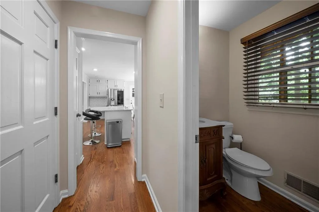 1640 Chevron Way, Sandy Springs, Georgia 30350, 4 Bedrooms Bedrooms, ,3 BathroomsBathrooms,Residential,Sold,1640 Chevron Way,6774319