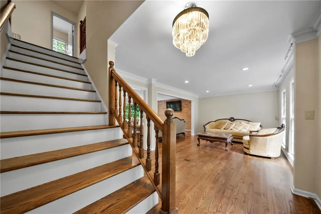 1640 Chevron Way, Sandy Springs, Georgia 30350, 4 Bedrooms Bedrooms, ,3 BathroomsBathrooms,Residential,Sold,1640 Chevron Way,6774319