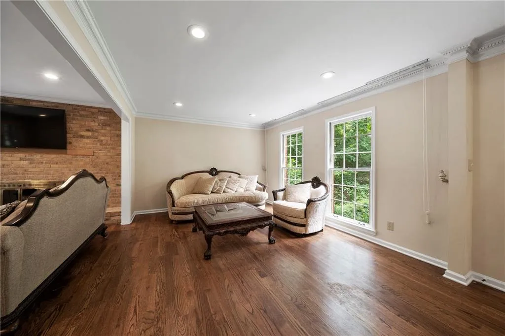 1640 Chevron Way, Sandy Springs, Georgia 30350, 4 Bedrooms Bedrooms, ,3 BathroomsBathrooms,Residential,Sold,1640 Chevron Way,6774319