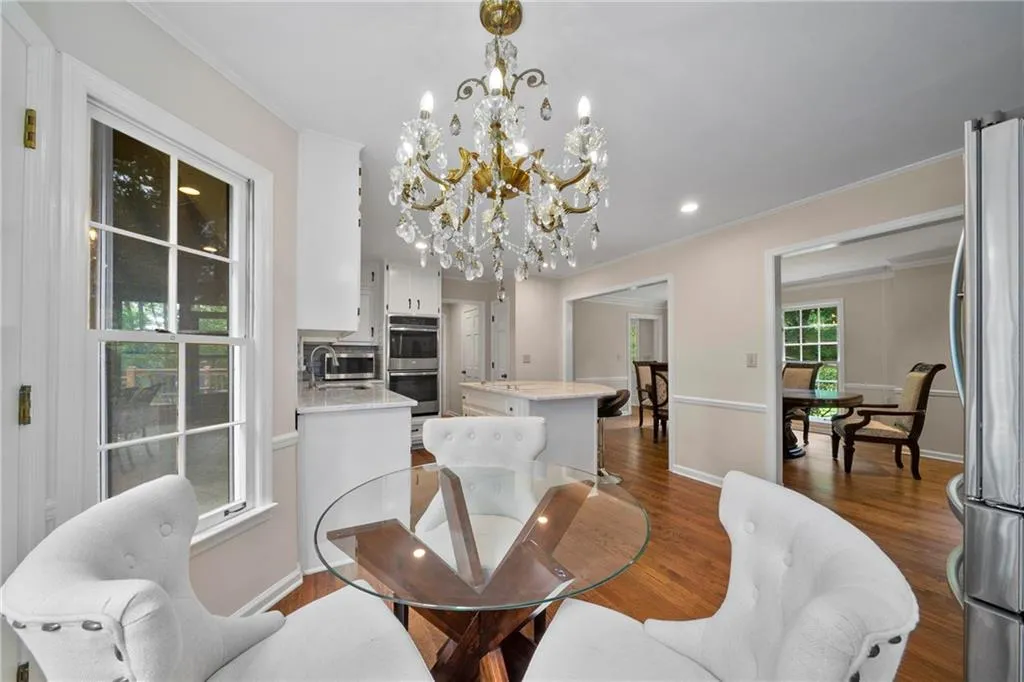 1640 Chevron Way, Sandy Springs, Georgia 30350, 4 Bedrooms Bedrooms, ,3 BathroomsBathrooms,Residential,Sold,1640 Chevron Way,6774319