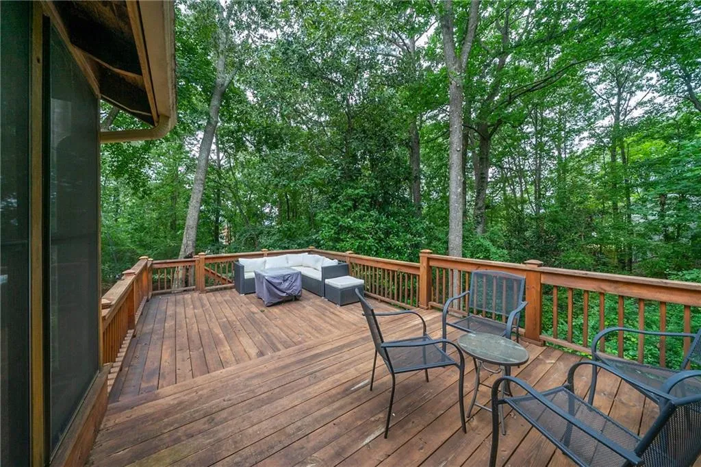 1640 Chevron Way, Sandy Springs, Georgia 30350, 4 Bedrooms Bedrooms, ,3 BathroomsBathrooms,Residential,Sold,1640 Chevron Way,6774319