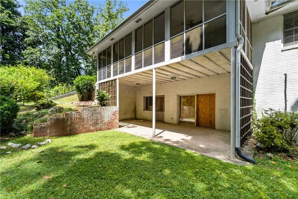 5820 Riverside Drive, Atlanta, Georgia 30327, 4 Bedrooms Bedrooms, ,3 BathroomsBathrooms,Residential,Sold,5820 Riverside Drive,7424270