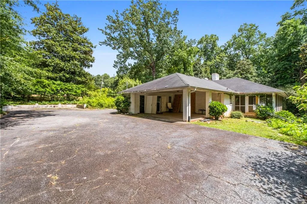 5820 Riverside Drive, Atlanta, Georgia 30327, 4 Bedrooms Bedrooms, ,3 BathroomsBathrooms,Residential,Sold,5820 Riverside Drive,7424270