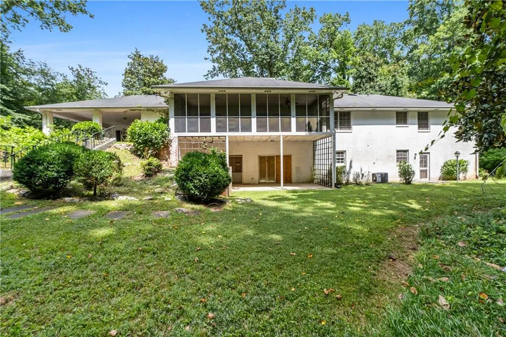 5820 Riverside Drive, Atlanta, Georgia 30327, 4 Bedrooms Bedrooms, ,3 BathroomsBathrooms,Residential,Sold,5820 Riverside Drive,7424270