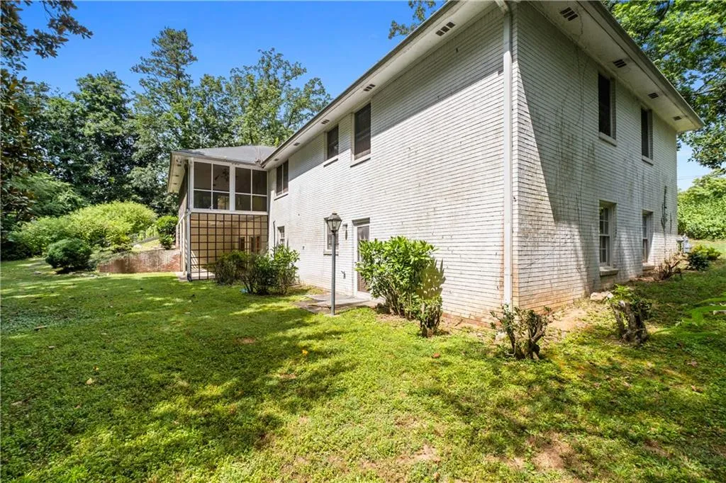 5820 Riverside Drive, Atlanta, Georgia 30327, 4 Bedrooms Bedrooms, ,3 BathroomsBathrooms,Residential,Sold,5820 Riverside Drive,7424270