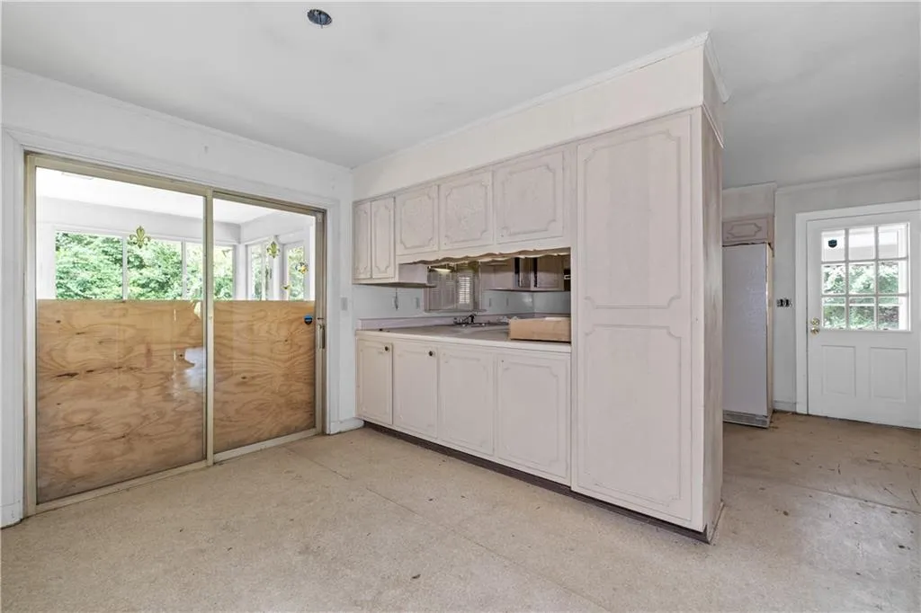 Kitchen right off the Great Room