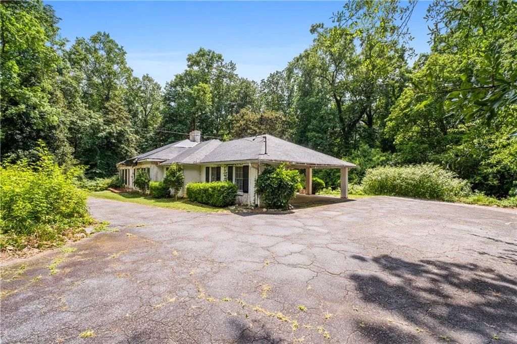 5820 Riverside Drive, Atlanta, Georgia 30327, 4 Bedrooms Bedrooms, ,3 BathroomsBathrooms,Residential,Sold,5820 Riverside Drive,7424270