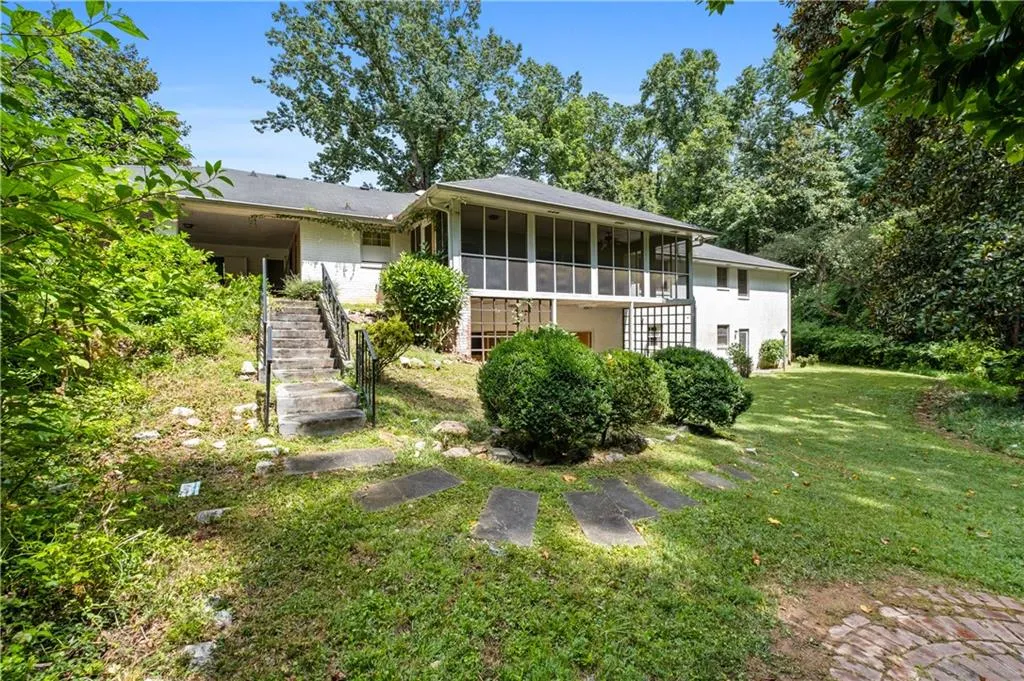 5820 Riverside Drive, Atlanta, Georgia 30327, 4 Bedrooms Bedrooms, ,3 BathroomsBathrooms,Residential,Sold,5820 Riverside Drive,7424270