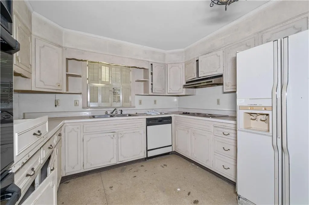 5820 Riverside Drive, Atlanta, Georgia 30327, 4 Bedrooms Bedrooms, ,3 BathroomsBathrooms,Residential,Sold,5820 Riverside Drive,7424270