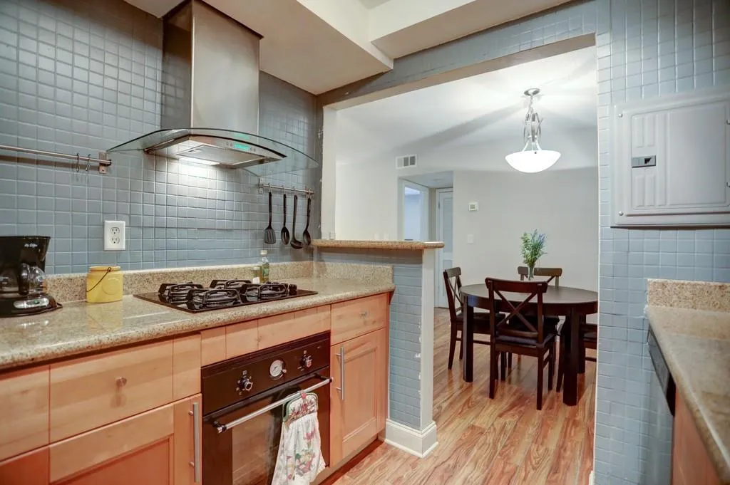 6851 Roswell Road Unit J16, Atlanta, Georgia 30328, 1 Bedroom Bedrooms, ,1 BathroomBathrooms,Residential,Sold,6851 Roswell Road Unit J16,6678038