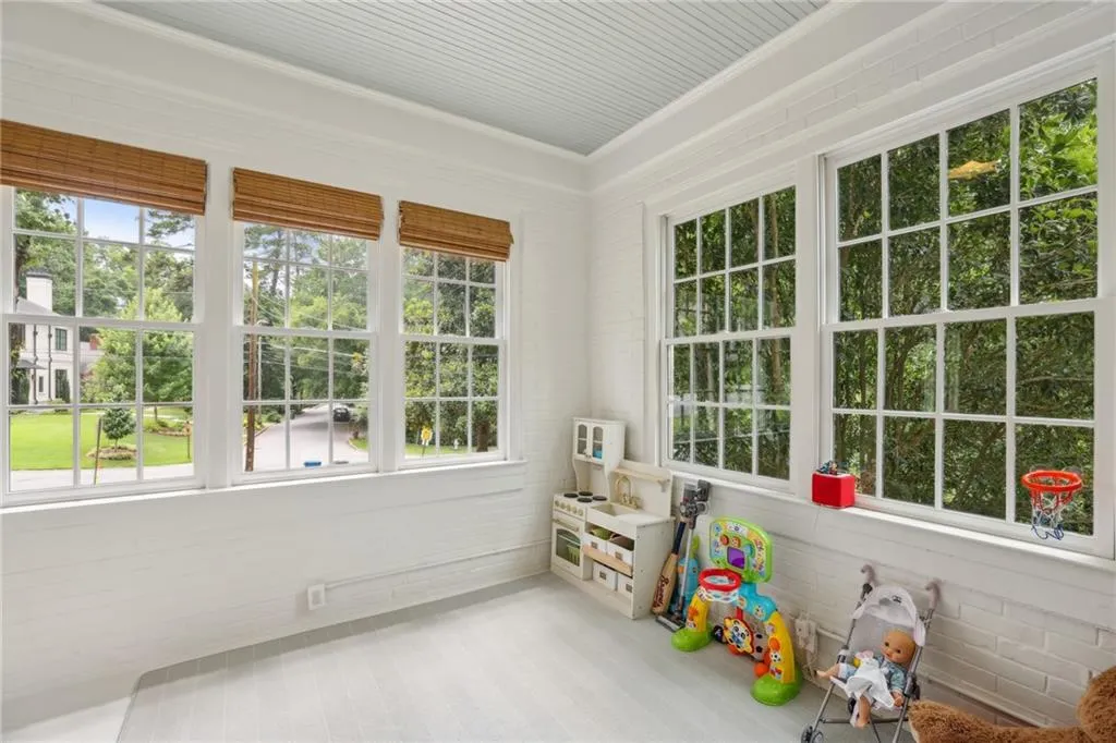 3029 Dale Drive Ne, Atlanta, Georgia 30305, 3 Bedrooms Bedrooms, ,2 BathroomsBathrooms,Residential,For Sale,3029 Dale Drive Ne,7618085