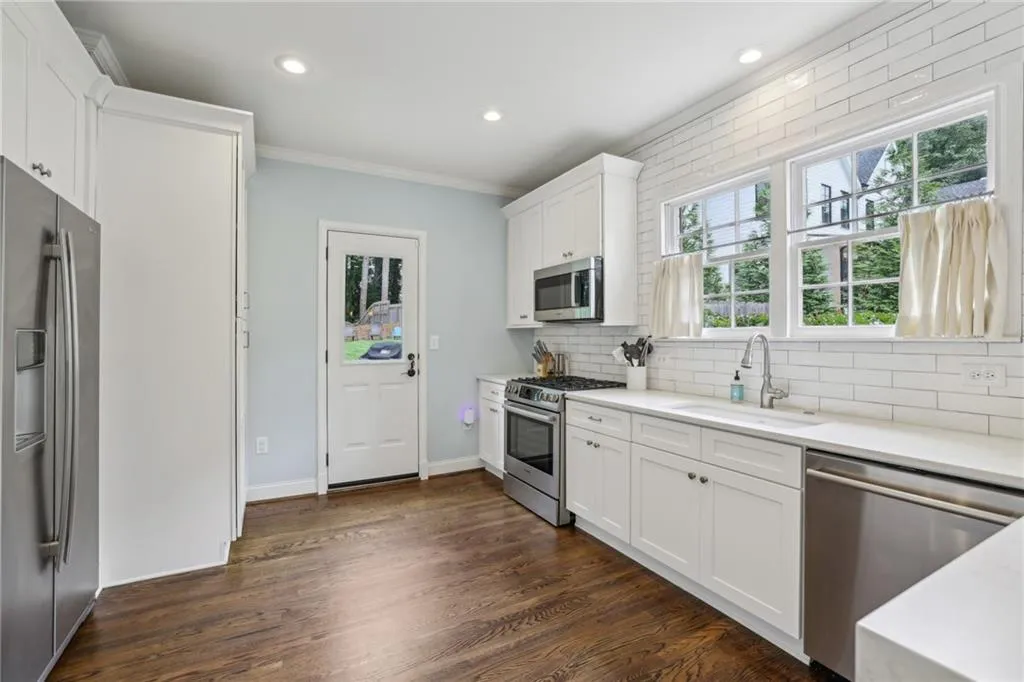 3029 Dale Drive Ne, Atlanta, Georgia 30305, 3 Bedrooms Bedrooms, ,2 BathroomsBathrooms,Residential,For Sale,3029 Dale Drive Ne,7618085