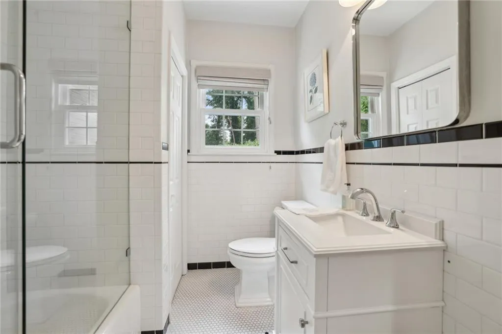 3029 Dale Drive Ne, Atlanta, Georgia 30305, 3 Bedrooms Bedrooms, ,2 BathroomsBathrooms,Residential,For Sale,3029 Dale Drive Ne,7618085