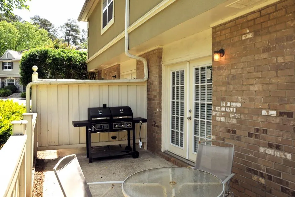 6900 Roswell Road Unit F11, Sandy Springs, Georgia 30328, 2 Bedrooms Bedrooms, ,2 BathroomsBathrooms,Residential,Sold,6900 Roswell Road Unit F11,5693106
