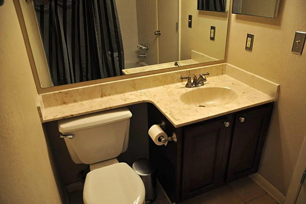 6900 Roswell Road Unit F11, Sandy Springs, Georgia 30328, 2 Bedrooms Bedrooms, ,2 BathroomsBathrooms,Residential,Sold,6900 Roswell Road Unit F11,5693106