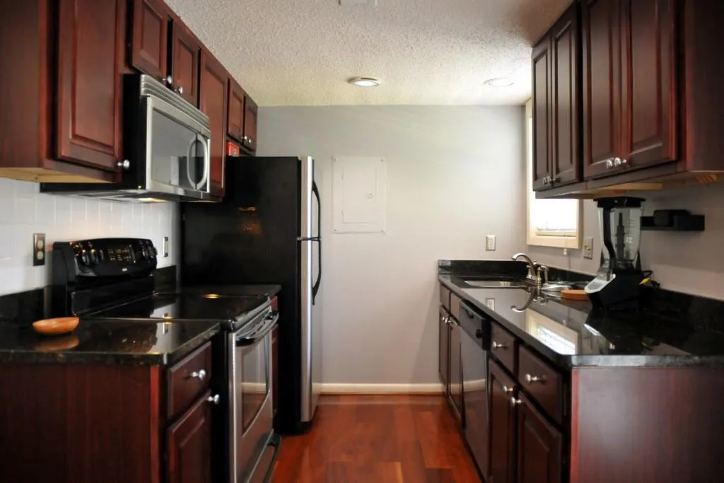 6900 Roswell Road Unit F11, Sandy Springs, Georgia 30328, 2 Bedrooms Bedrooms, ,2 BathroomsBathrooms,Residential,Sold,6900 Roswell Road Unit F11,5693106