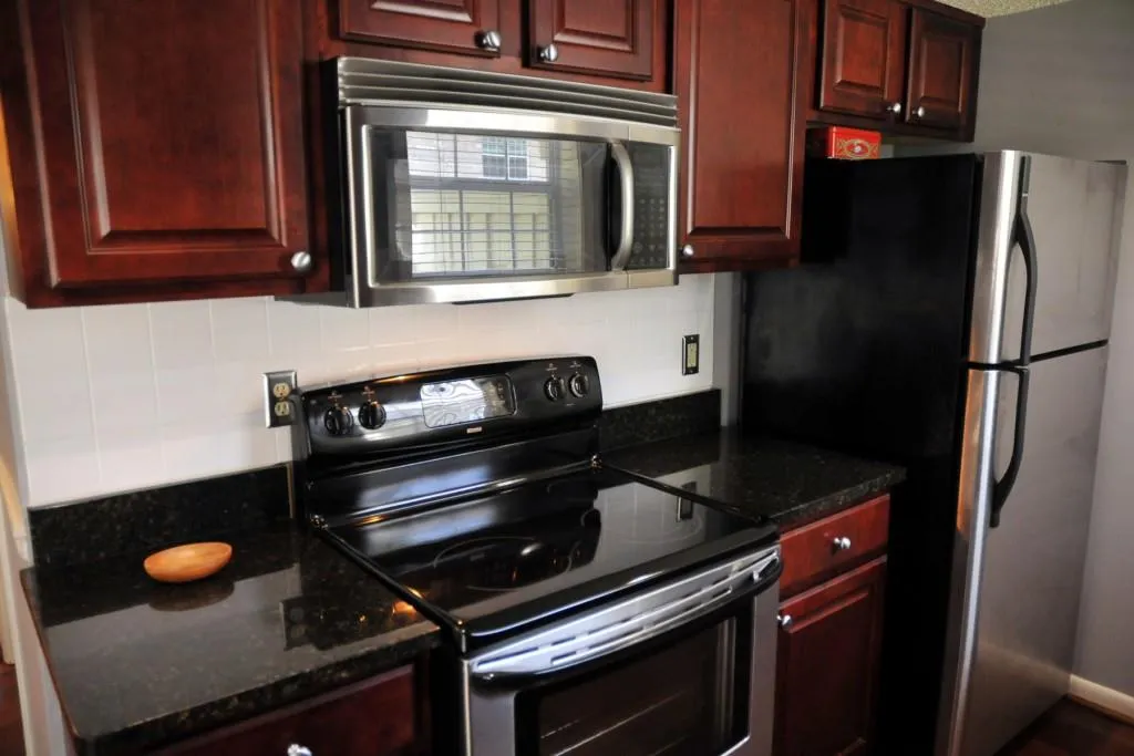 6900 Roswell Road Unit F11, Sandy Springs, Georgia 30328, 2 Bedrooms Bedrooms, ,2 BathroomsBathrooms,Residential,Sold,6900 Roswell Road Unit F11,5693106