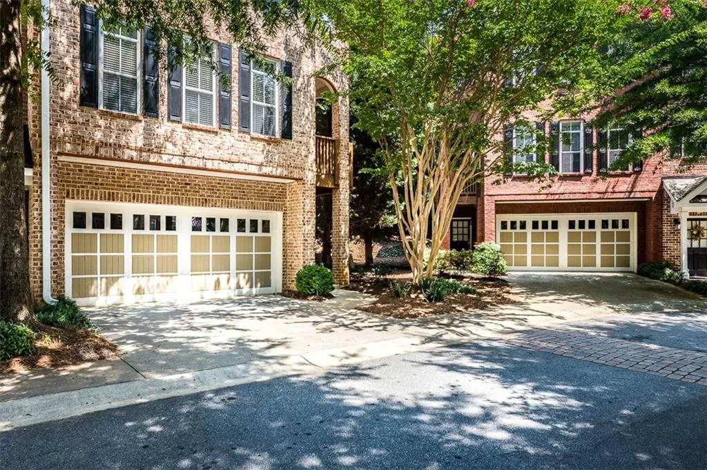 1096 Glenridge Place, Sandy Springs, Georgia 30342, 2 Bedrooms Bedrooms, ,2 BathroomsBathrooms,Residential,Sold,1096 Glenridge Place,6063232