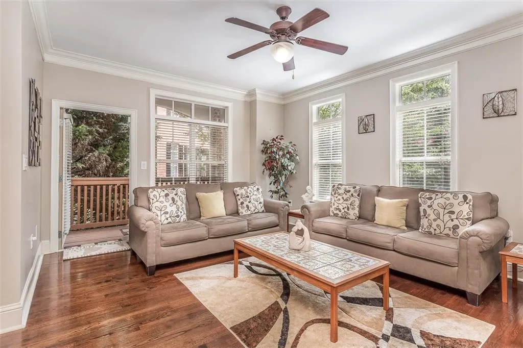 1096 Glenridge Place, Sandy Springs, Georgia 30342, 2 Bedrooms Bedrooms, ,2 BathroomsBathrooms,Residential,Sold,1096 Glenridge Place,6063232