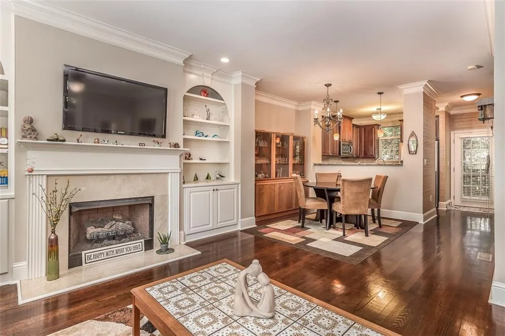 1096 Glenridge Place, Sandy Springs, Georgia 30342, 2 Bedrooms Bedrooms, ,2 BathroomsBathrooms,Residential,Sold,1096 Glenridge Place,6063232