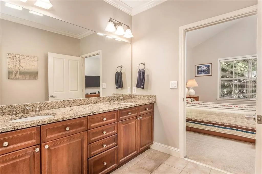 1096 Glenridge Place, Sandy Springs, Georgia 30342, 2 Bedrooms Bedrooms, ,2 BathroomsBathrooms,Residential,Sold,1096 Glenridge Place,6063232