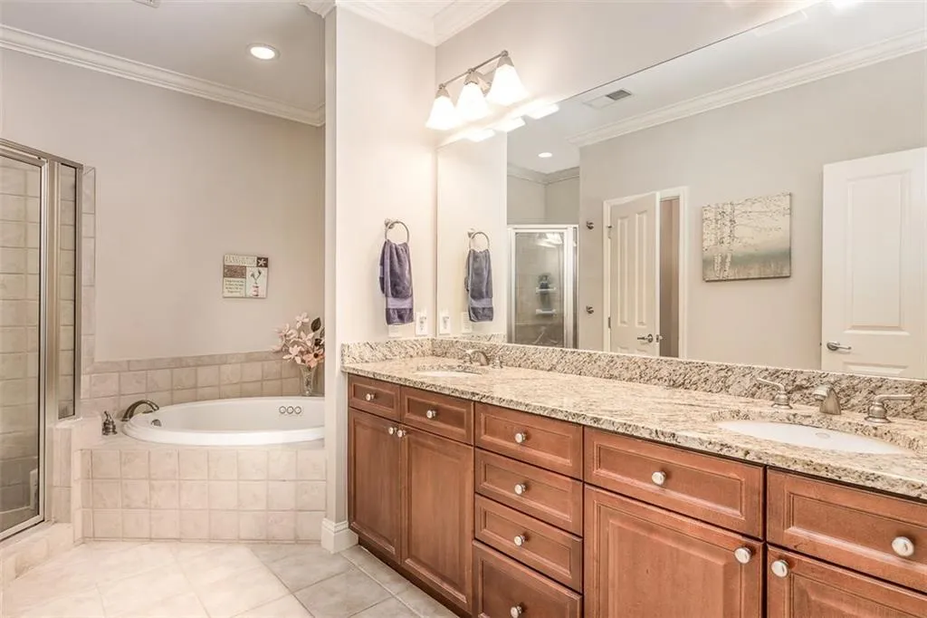 1096 Glenridge Place, Sandy Springs, Georgia 30342, 2 Bedrooms Bedrooms, ,2 BathroomsBathrooms,Residential,Sold,1096 Glenridge Place,6063232