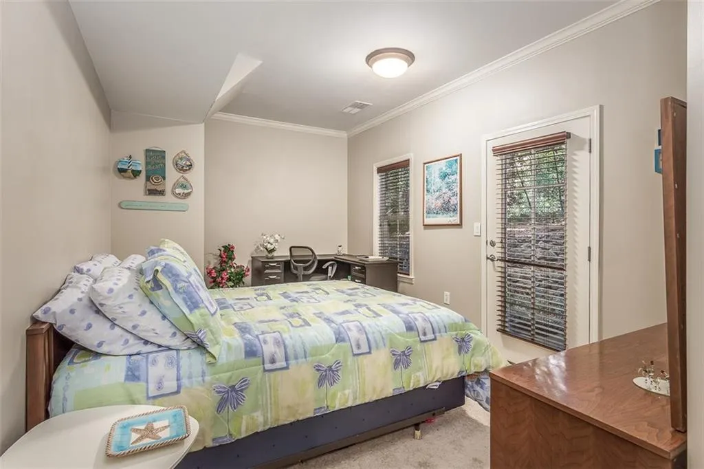 1096 Glenridge Place, Sandy Springs, Georgia 30342, 2 Bedrooms Bedrooms, ,2 BathroomsBathrooms,Residential,Sold,1096 Glenridge Place,6063232