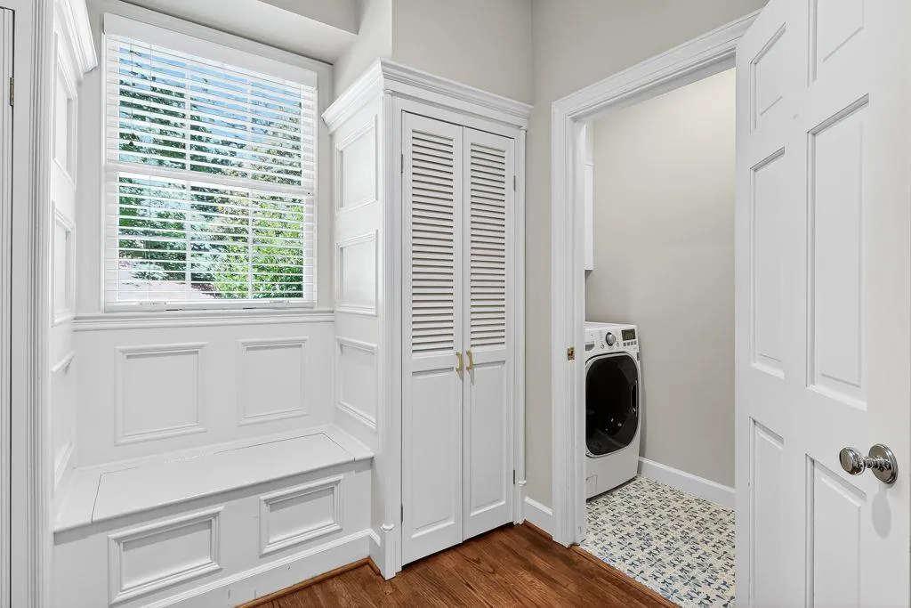 575 Valley Hall Drive, Sandy Springs, Georgia 30350, 6 Bedrooms Bedrooms, ,5 BathroomsBathrooms,Residential,For Sale,575 Valley Hall Drive,7601653