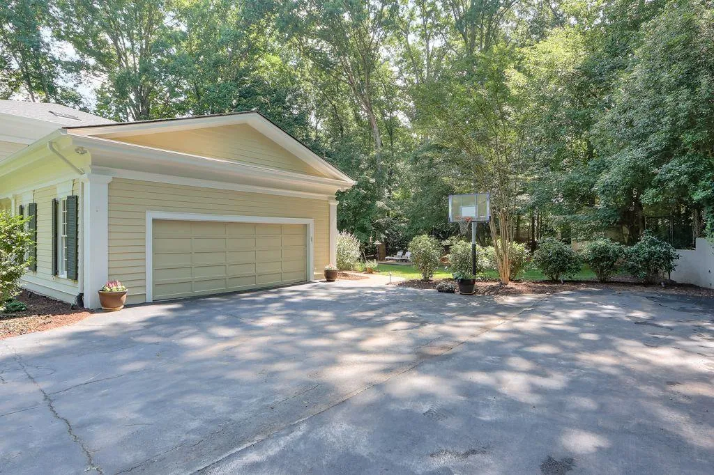 575 Valley Hall Drive, Sandy Springs, Georgia 30350, 6 Bedrooms Bedrooms, ,5 BathroomsBathrooms,Residential,For Sale,575 Valley Hall Drive,7601653