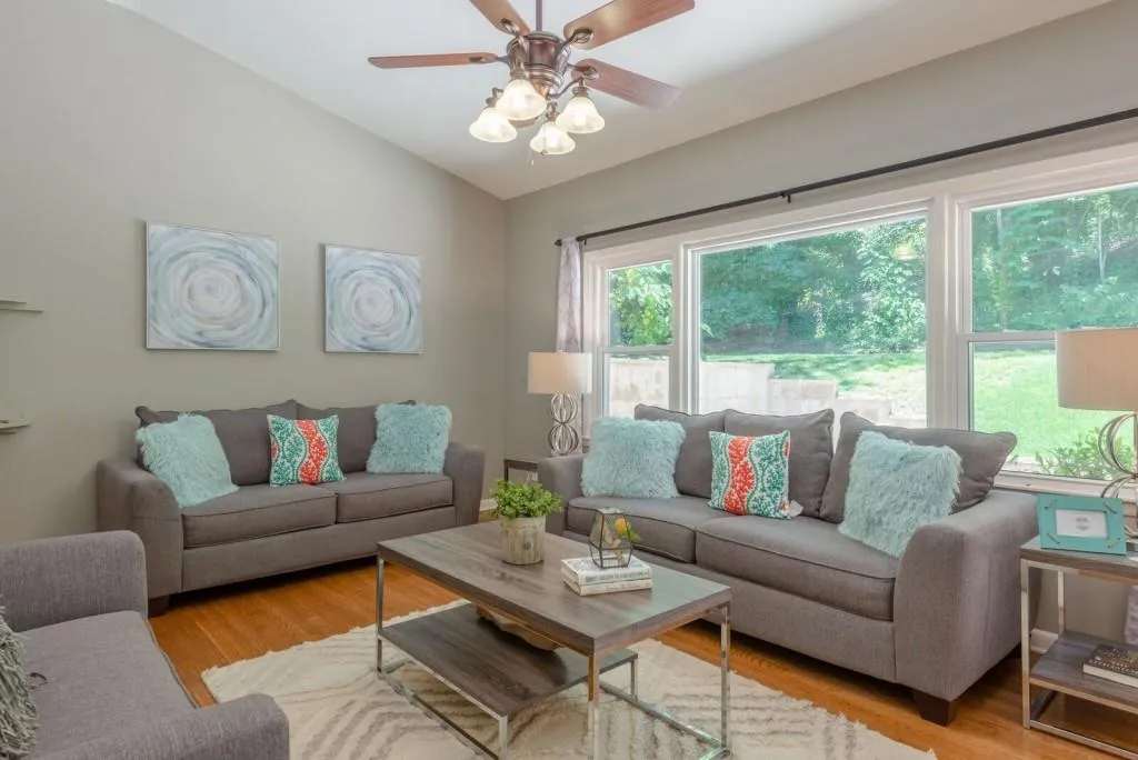 6870 Sunny Brook Lane, Sandy Springs, Georgia 30328, 4 Bedrooms Bedrooms, ,3 BathroomsBathrooms,Residential,Sold,6870 Sunny Brook Lane,6041191