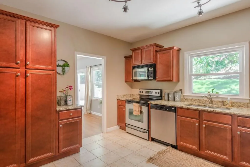 6870 Sunny Brook Lane, Sandy Springs, Georgia 30328, 4 Bedrooms Bedrooms, ,3 BathroomsBathrooms,Residential,Sold,6870 Sunny Brook Lane,6041191