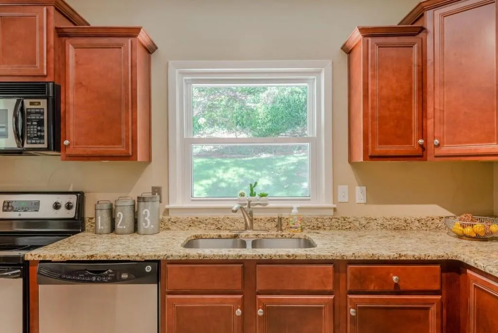 6870 Sunny Brook Lane, Sandy Springs, Georgia 30328, 4 Bedrooms Bedrooms, ,3 BathroomsBathrooms,Residential,Sold,6870 Sunny Brook Lane,6041191