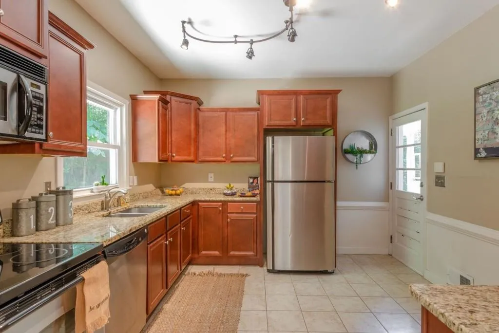 6870 Sunny Brook Lane, Sandy Springs, Georgia 30328, 4 Bedrooms Bedrooms, ,3 BathroomsBathrooms,Residential,Sold,6870 Sunny Brook Lane,6041191