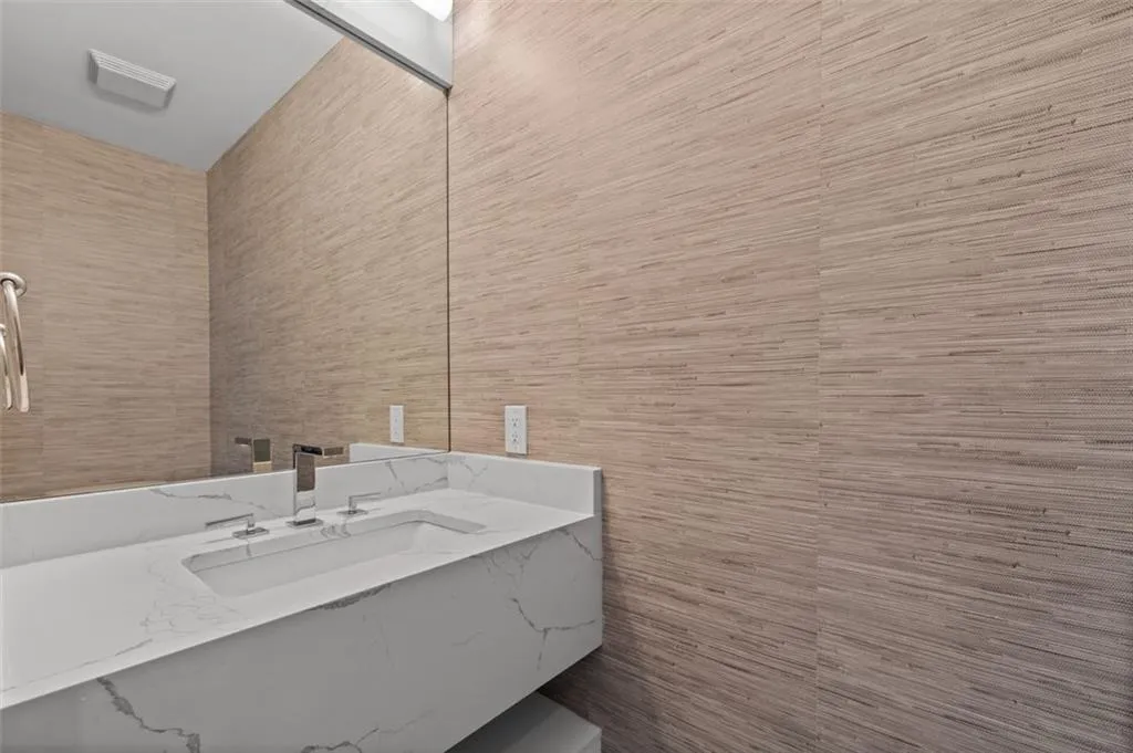 1080 Peachtree Street Unit 1703, Atlanta, Georgia 30309, 2 Bedrooms Bedrooms, ,2 BathroomsBathrooms,Residential,For Sale,1080 Peachtree Street Unit 1703,7664972