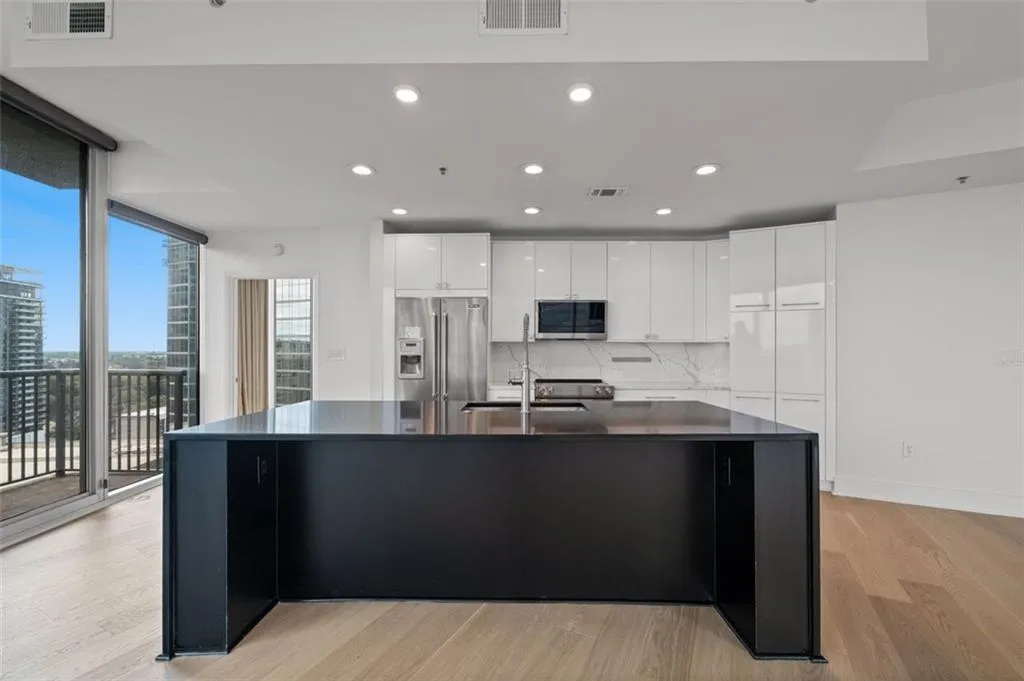 1080 Peachtree Street Unit 1703, Atlanta, Georgia 30309, 2 Bedrooms Bedrooms, ,2 BathroomsBathrooms,Residential,For Sale,1080 Peachtree Street Unit 1703,7664972