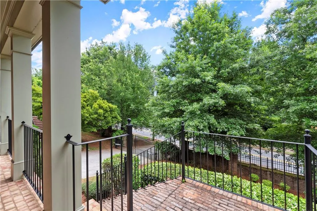 86 W Belle Isle Road, Atlanta, Georgia 30342, 4 Bedrooms Bedrooms, ,4 BathroomsBathrooms,Residential,Sold,86 W Belle Isle Road,7062061