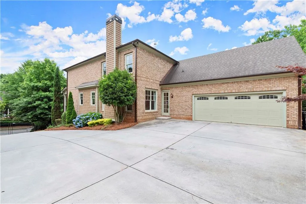 86 W Belle Isle Road, Atlanta, Georgia 30342, 4 Bedrooms Bedrooms, ,4 BathroomsBathrooms,Residential,Sold,86 W Belle Isle Road,7062061