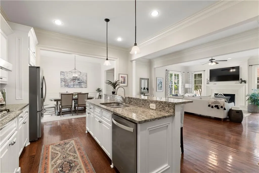 86 W Belle Isle Road, Atlanta, Georgia 30342, 4 Bedrooms Bedrooms, ,4 BathroomsBathrooms,Residential,Sold,86 W Belle Isle Road,7062061